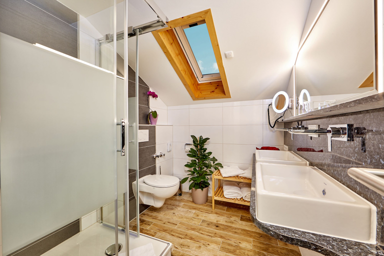 Bathroom 4, Gästehaus Franziska, Garmisch-Partenkirchen