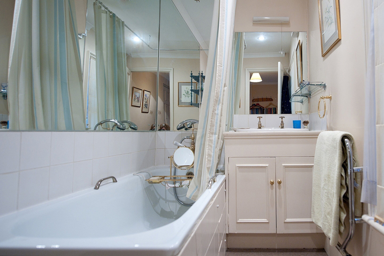 Bathroom 4, The London Agent Pimlico King Bed, London