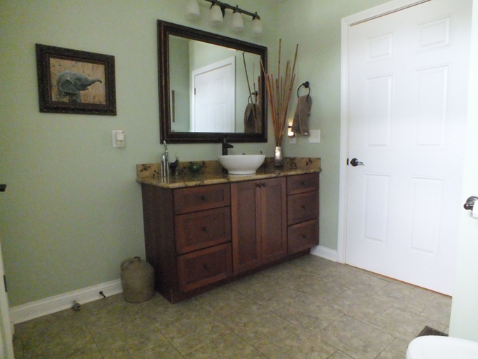Bathroom 4, Montrose Farms Alpaca Ranch, Hendricks