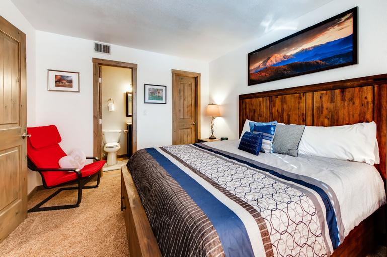 Bedroom 1, Mountainside Condominiums by CRMR, Summit
