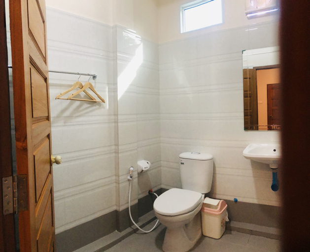 Bathroom 4, Pinlon Pann motel, Mawlamyine