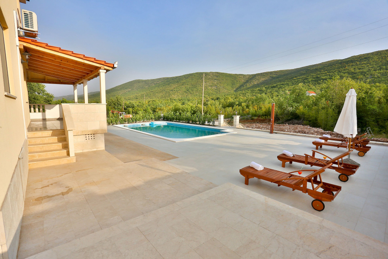 Sport & Beauty 4, Villa Marina, Runovići