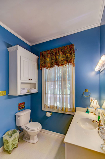 Bathroom 4, Steele Cottage, Warren
