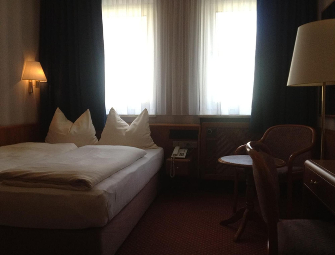 Bedroom 3, Hotel Carmen, München