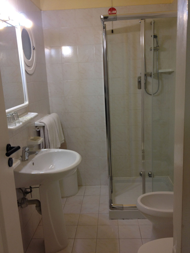 Bathroom 3, Hotel Nettuno, Imperia