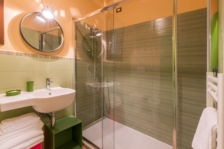Bathroom 3, Leonardo Resort, Imperia