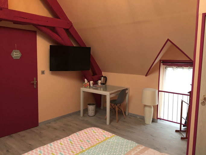 Bedroom 4, Le Rouge & Blanc, Yonne