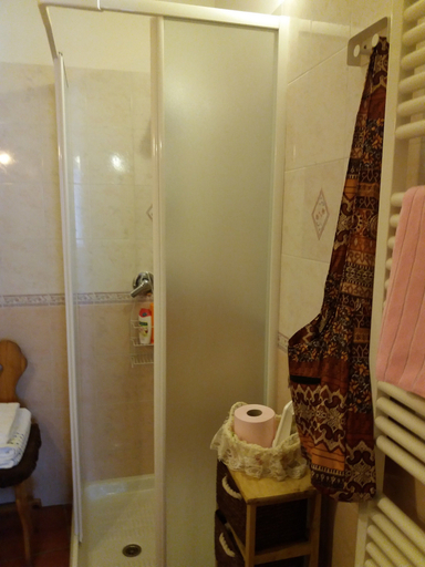 Bathroom 4, Myosotis, L'Aquila