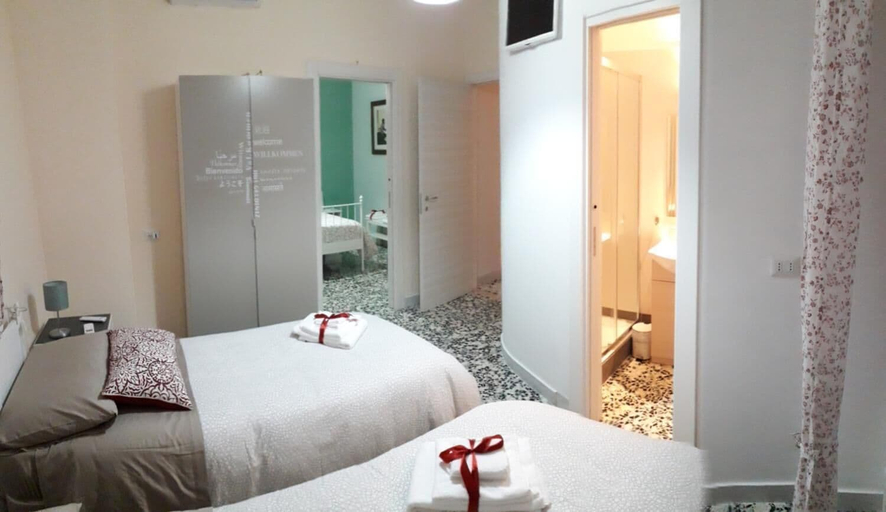 Bedroom 2, Edelweiss B&B, Salerno