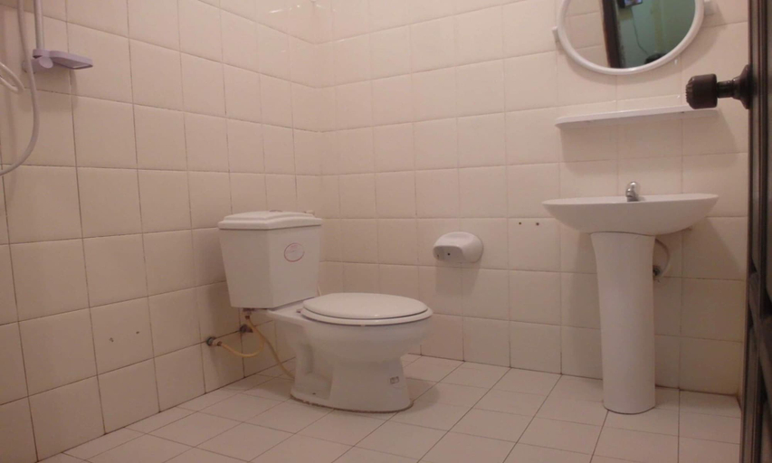 Bathroom, Kinnaly Guesthouse, Chomphet