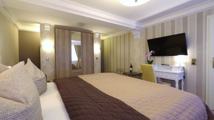 Bedroom 3, Hotel Querfurter Hof, Saalekreis