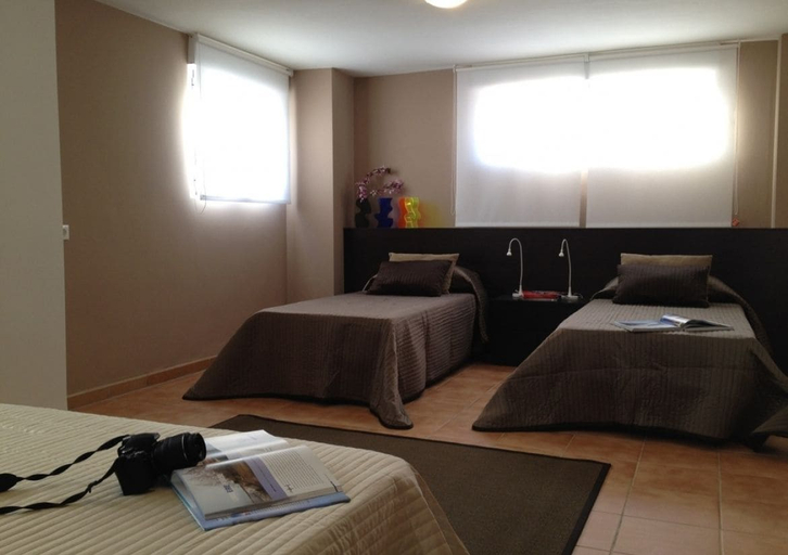 Bedroom 5, Rainbow Home Coll Groc, Valencia