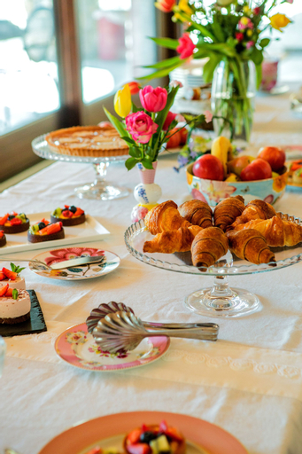 Food & Drinks 9