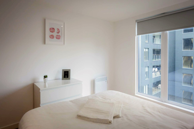 Bedroom 3, Warm and Welcoming Apartments, Manchester