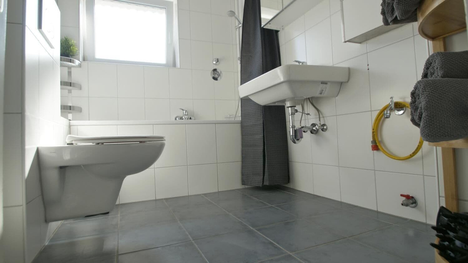 Bathroom 4, Ferienwohnung  Bergisch Gladbach GL5, Rheinisch-Bergischer Kreis