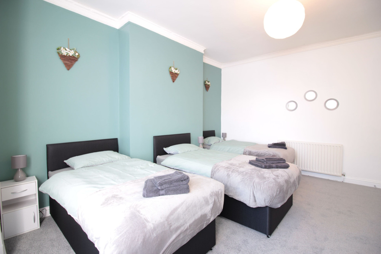 Bedroom 4, Lovely 2-bed Downstairs Apartment, Gateshead