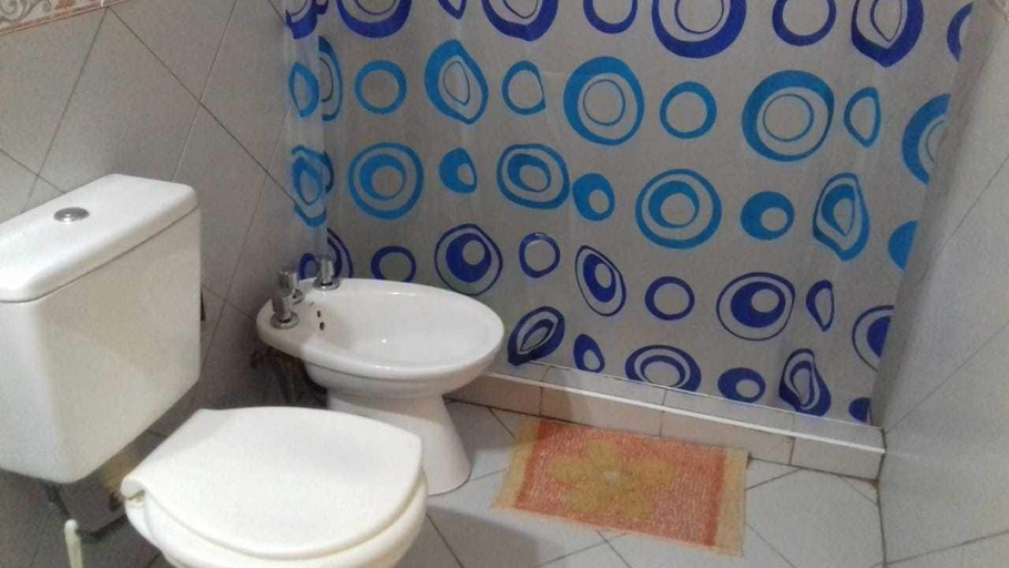 Bathroom 3, Aitue Departamentos, Colón