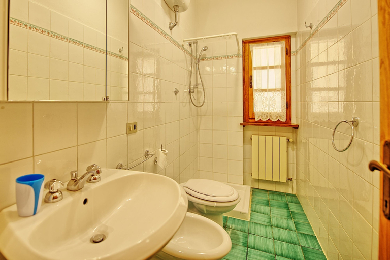 Bathroom 3, Casa Gabriella, Florence