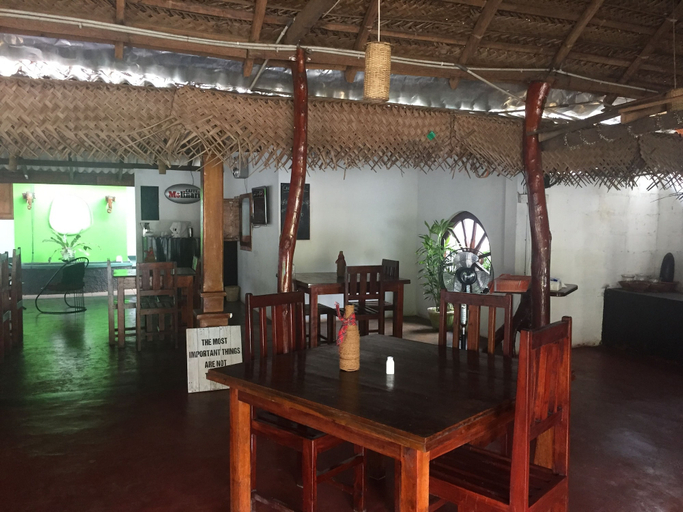 Food & Drinks 4, Hangout Habarana, Palugaswewa