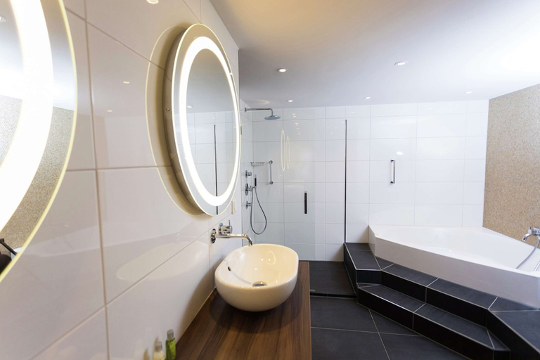 Bathroom 5, DoubleTree by Hilton Royal Parc Soestduinen, Soest