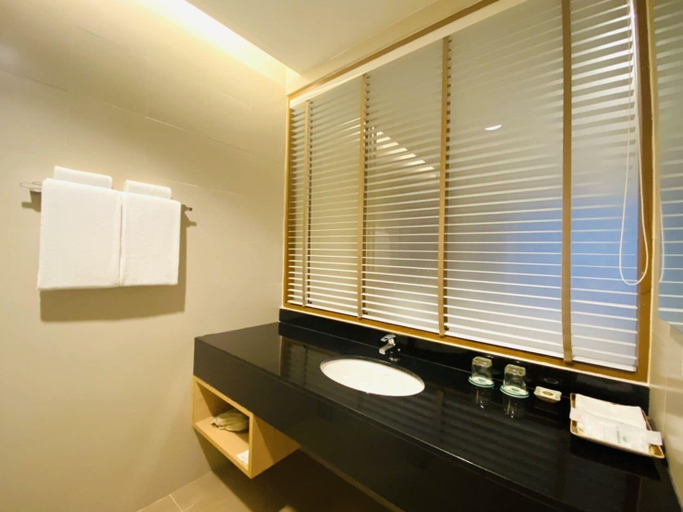 Bathroom 4, Rimkhobfa Urban Resort, Muang Samut Prakan