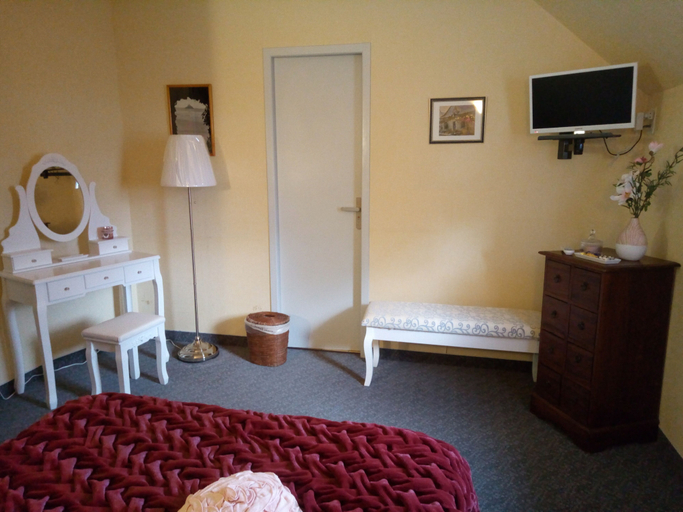 Bedroom 2, La Jacotiere, Manche