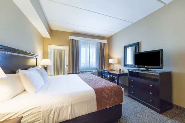 Bedroom 2, Comfort Suites Beachside, Cameron