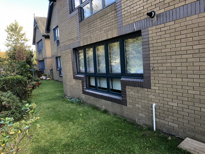 Exterior & Views 2, Super 2 Bedroom Flat near Dalkeith Town Center, Midlothian