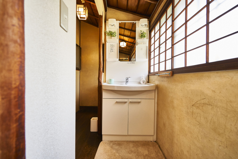 Bathroom 4, Tansada, Kyoto