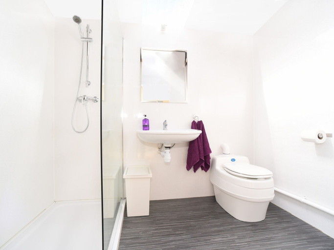 Bathroom, Carr's Hill Luxury Safari Tents, Falkirk