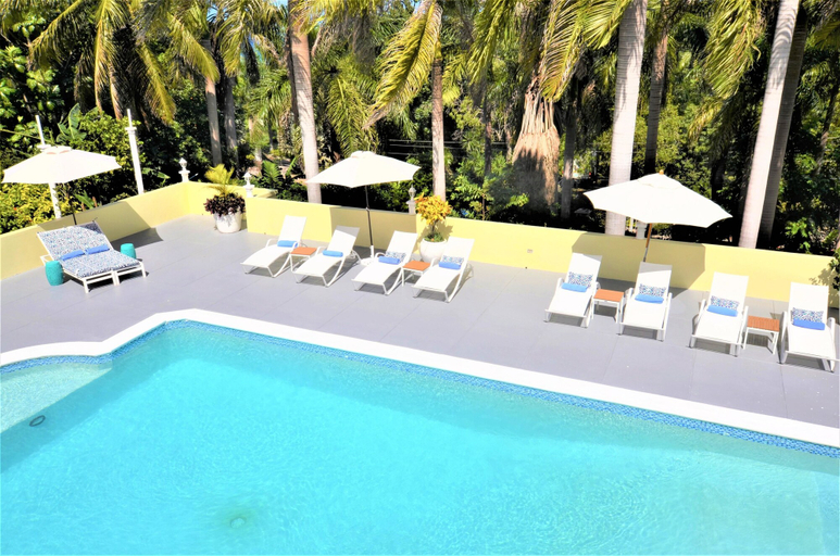 Sport & Beauty 5, Summerhill, 8BR by Jamaican Treasures