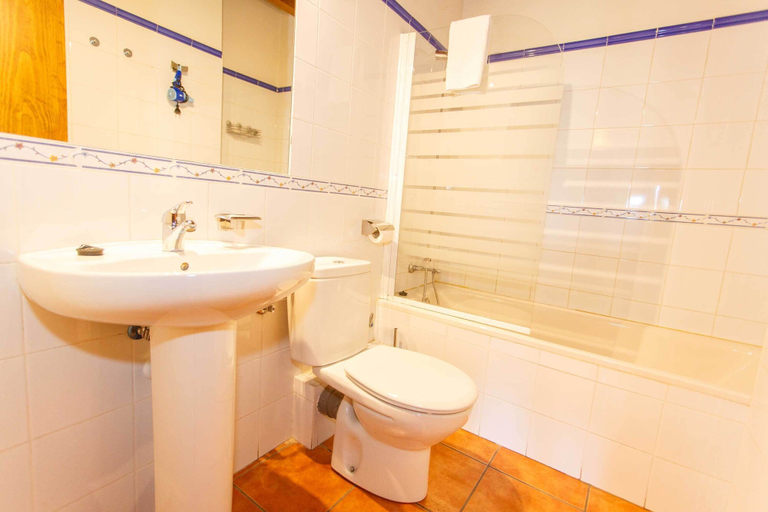 Bathroom 3, El Bulin de Paredes, Madrid