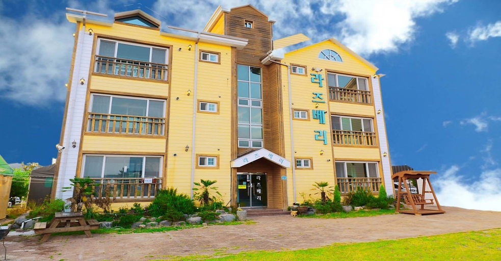 Exterior & Views 2, Gyeongju Raspberry Pension, Gyeongju