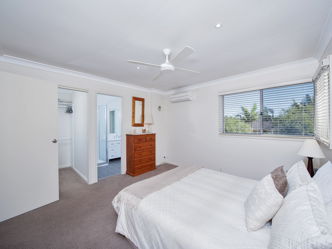 Bedroom 2, Sea Whispers, Port Stephens