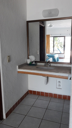 Bathroom 4, Pelicano Inn Playa del Carmen - Beachfront Hotel, Cozumel