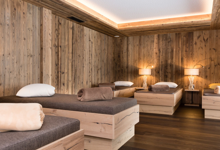 Bedroom 3, Dolomites Nature Hotel Vigilerhof, Bolzano