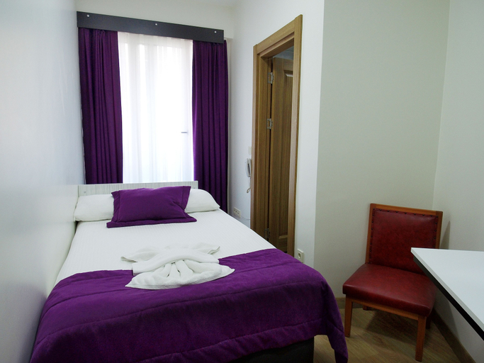 Bedroom 3, Kadikoy Arya Hotel, Kadıköy