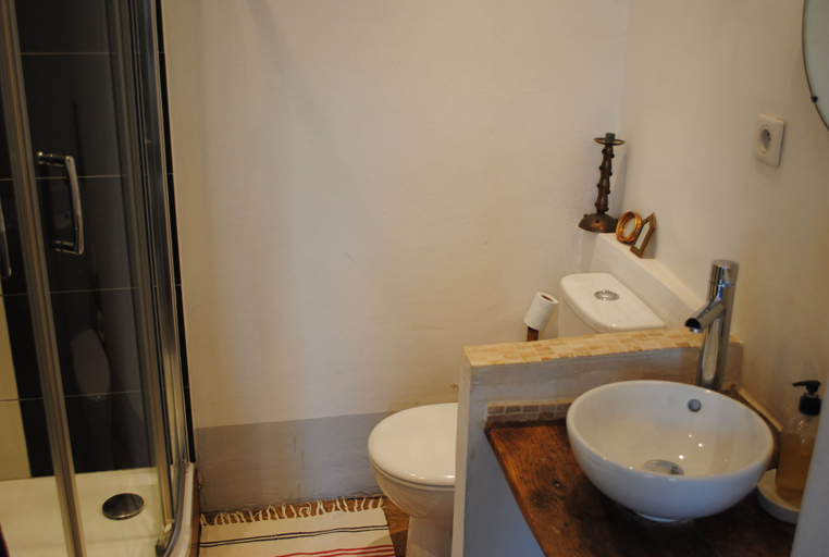 Bathroom 5, Nidelice, Aude