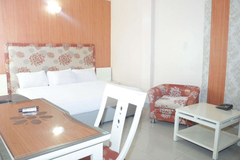 Others 5, The Coral Reef Hotel, Obio/Akp