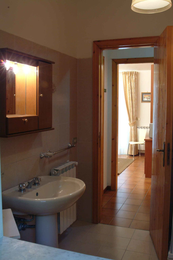 Bathroom, Castagneto dell'Etna, Catania