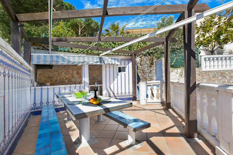Others 5, Villa Salu, Girona