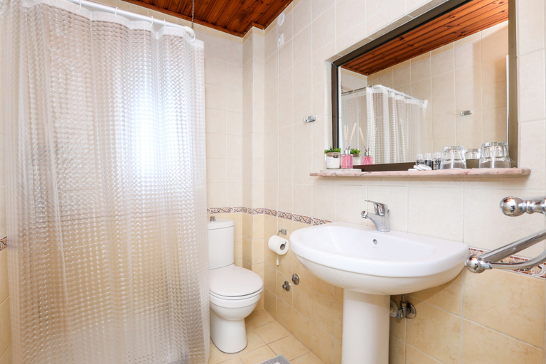Bathroom 4, Molfetta Beach Hotel, Ionian Islands