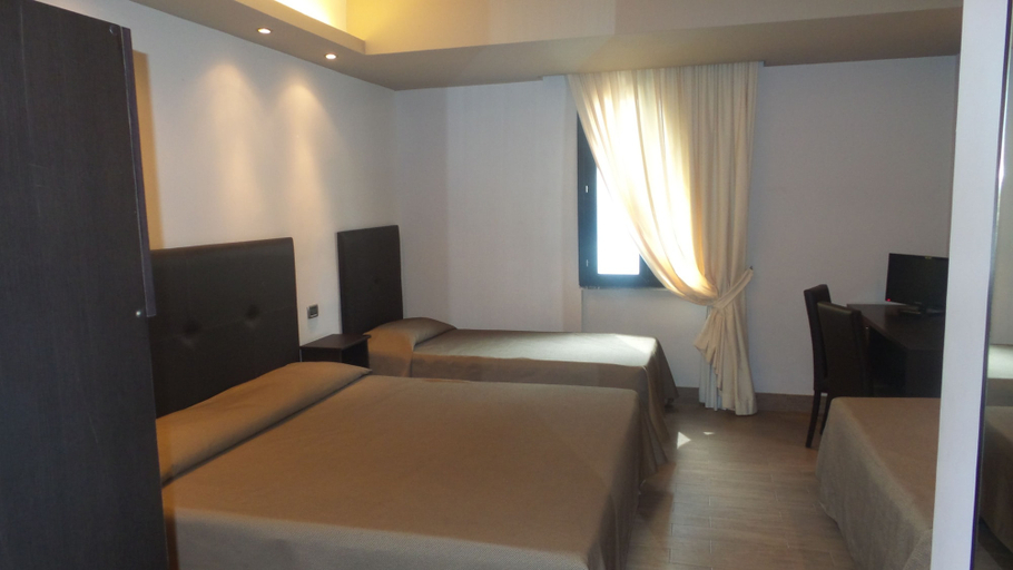 Bedroom 4, BNS Hotel Francisco, Caserta