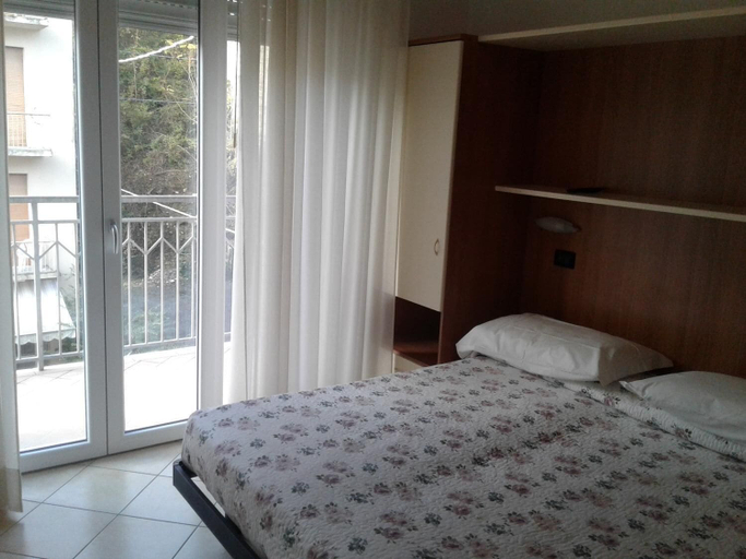 Bedroom 3, Albergo Moderna, Parma