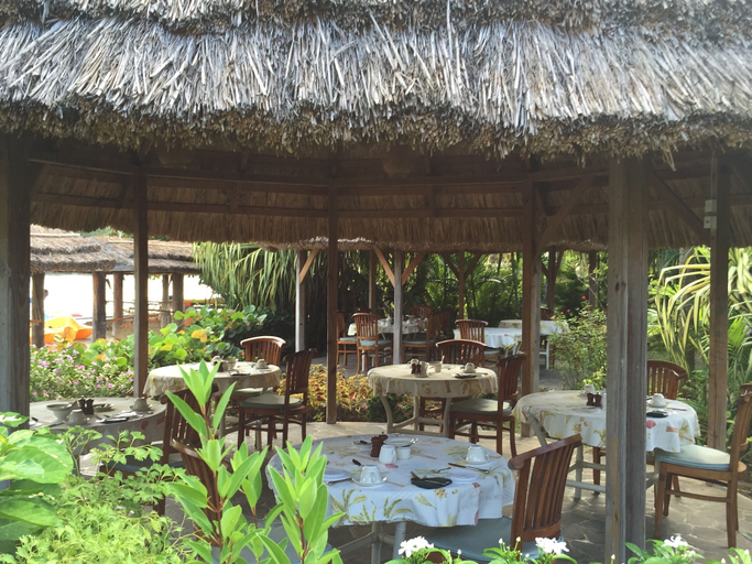 Food & Drinks, Young Island Resort