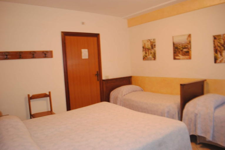 Bedroom 2, Hotel Belvedere, L'Aquila