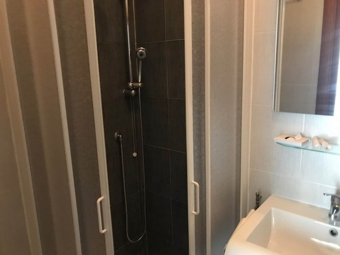 Bathroom 4, Hotel Perugina, Siena