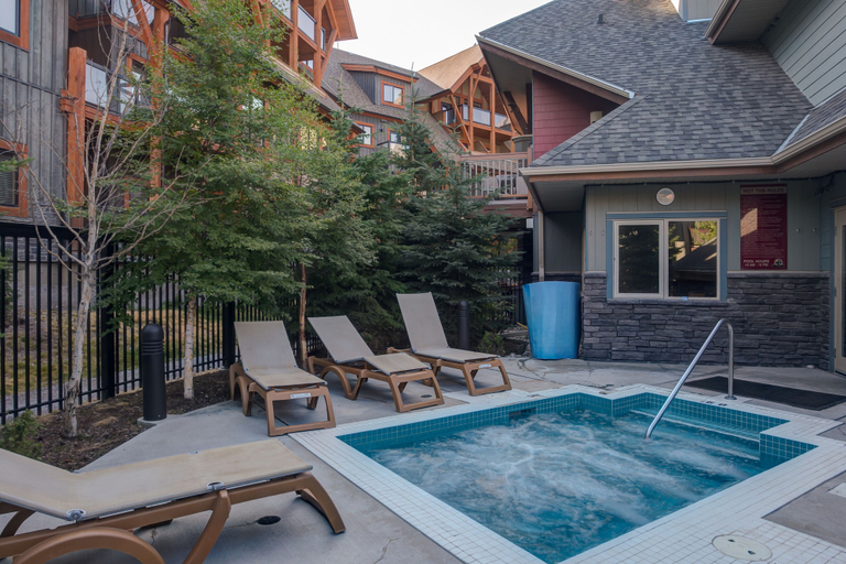 Sport & Beauty 2, Lodges at Canmore, Division No. 15
