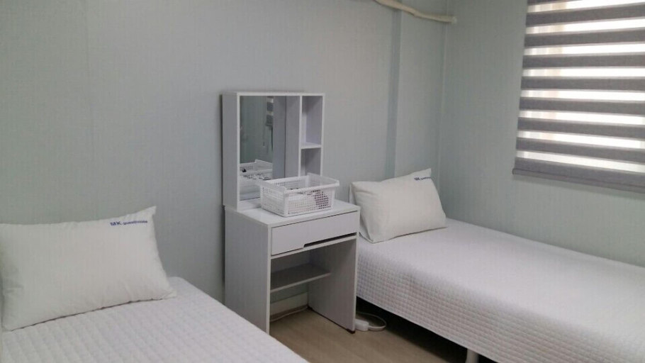 Bedroom 5, MK Guest House, Jung