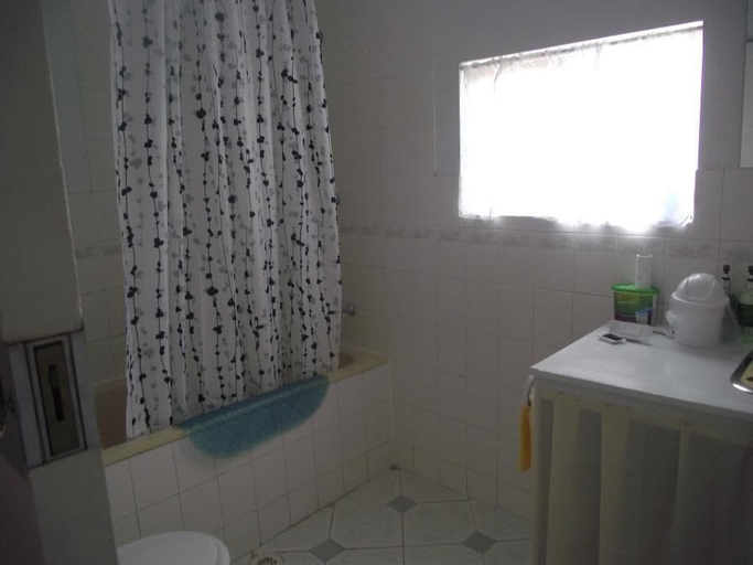 Bathroom, Aly's Cottage, Broken Hill
